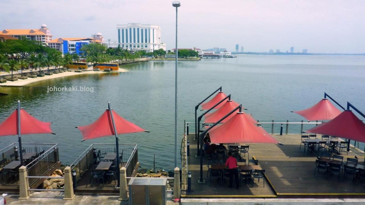 Paragon Suites Studios With Private Jacuzzi Near Ciq Rts Johor Bahru Exterior photo