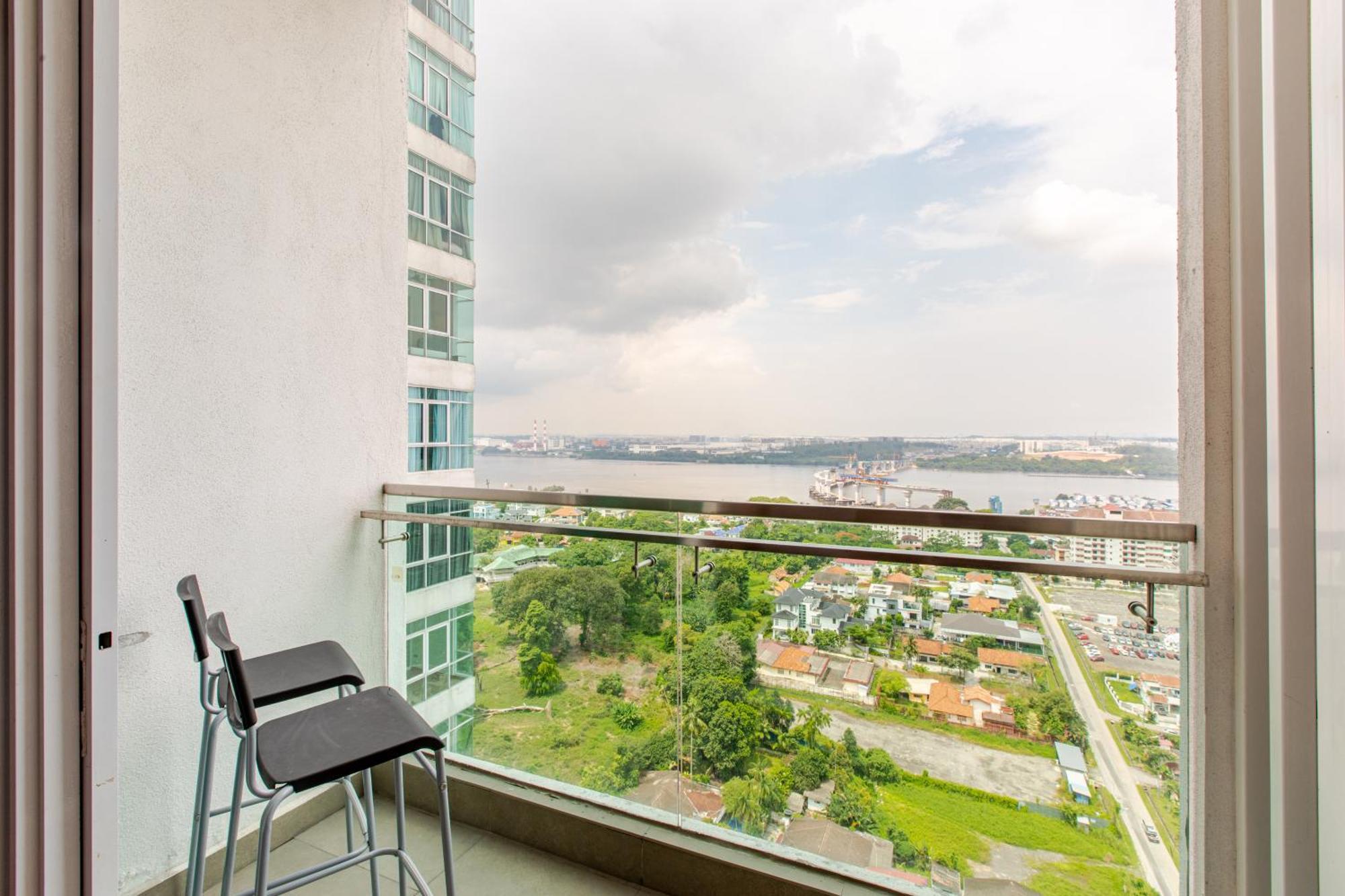 Paragon Suites Studios With Private Jacuzzi Near Ciq Rts Johor Bahru Exterior photo