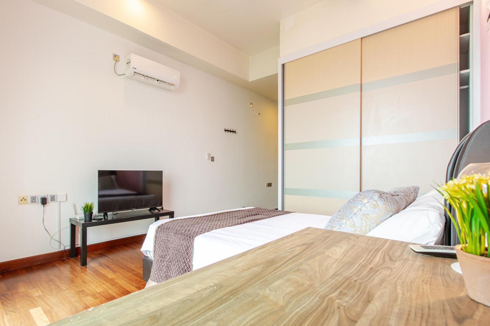 Paragon Suites Studios With Private Jacuzzi Near Ciq Rts Johor Bahru Exterior photo