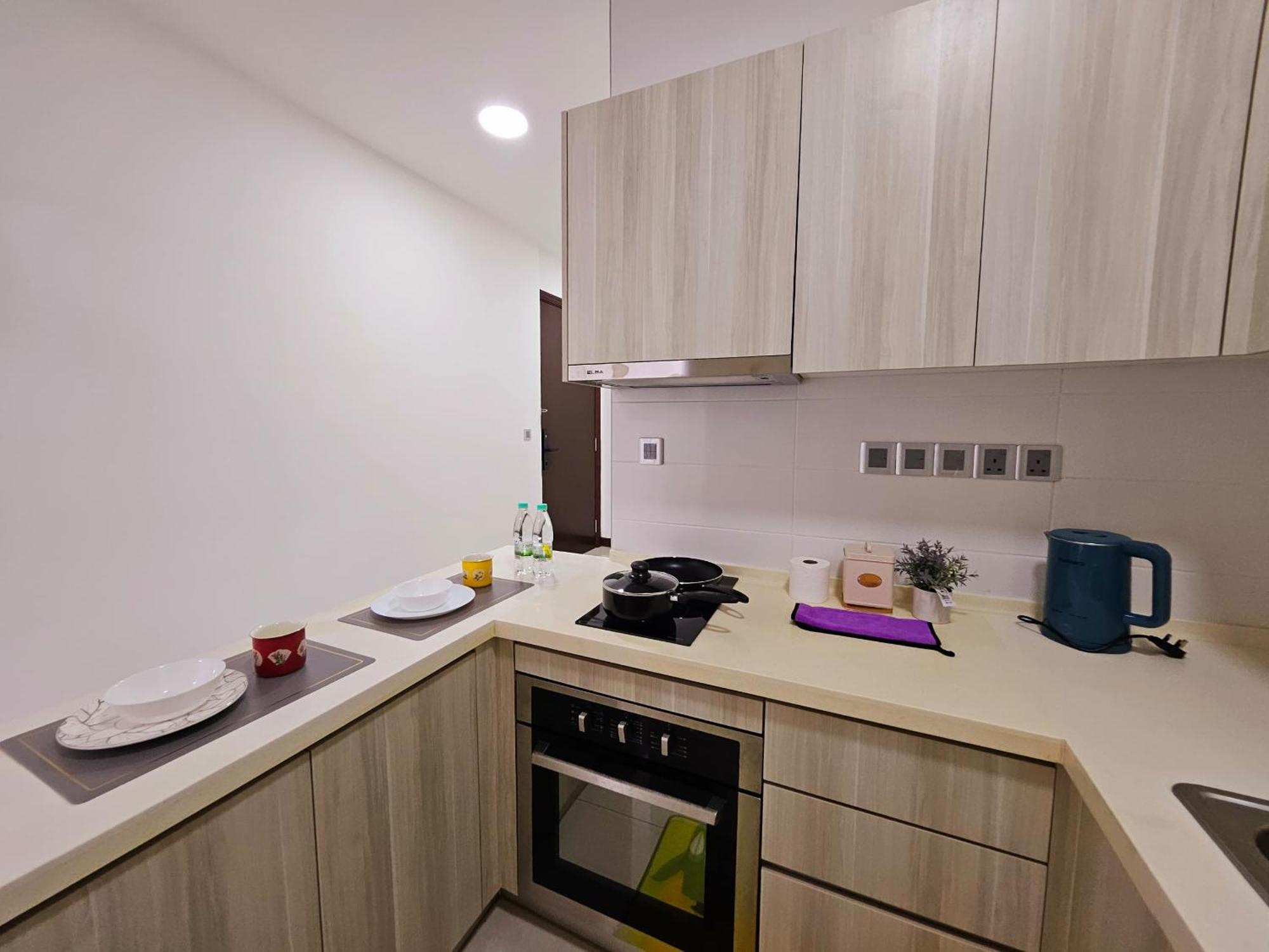 Paragon Suites Studios With Private Jacuzzi Near Ciq Rts Johor Bahru Exterior photo