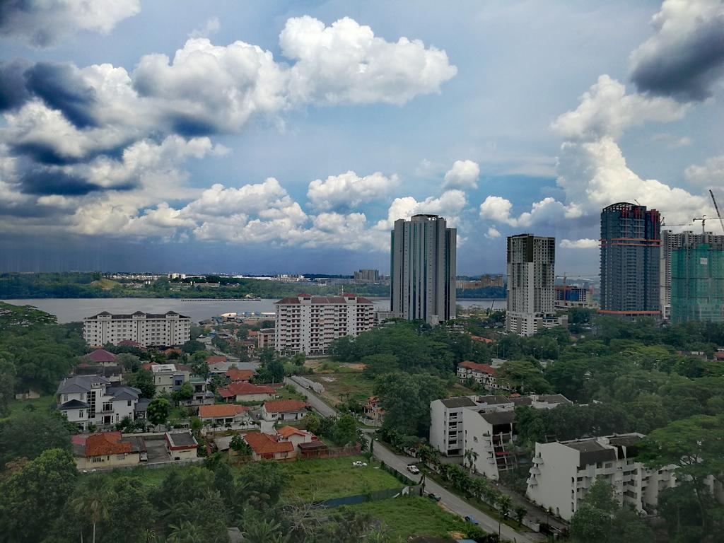 Paragon Suites Studios With Private Jacuzzi Near Ciq Rts Johor Bahru Exterior photo