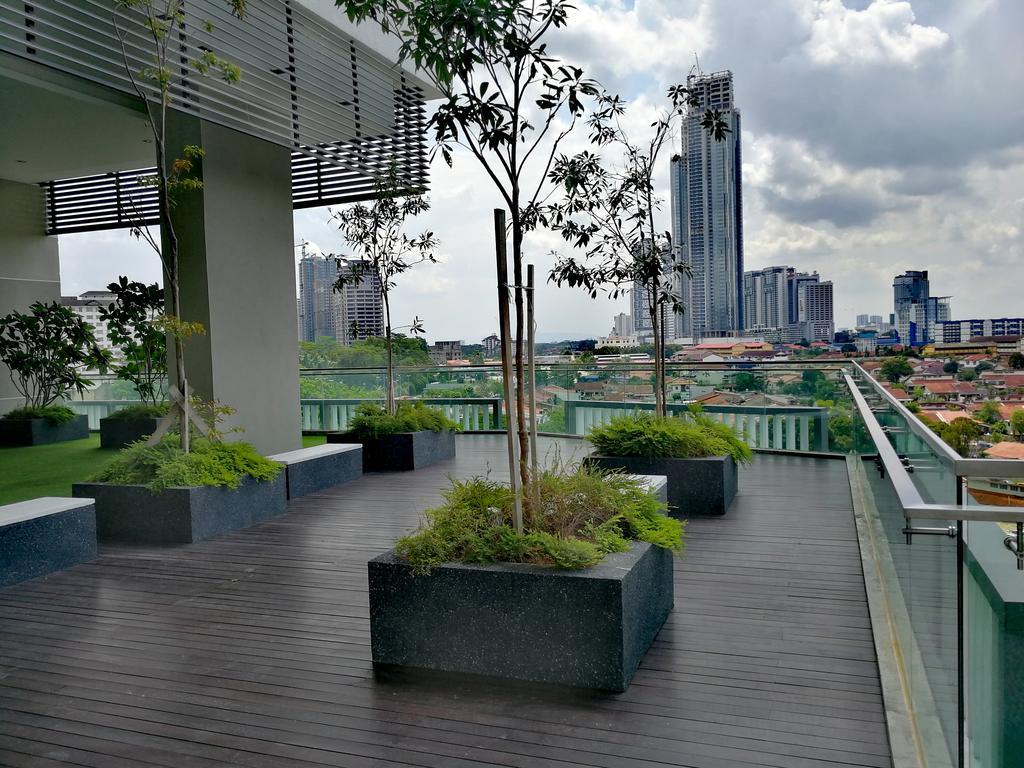 Paragon Suites Studios With Private Jacuzzi Near Ciq Rts Johor Bahru Exterior photo