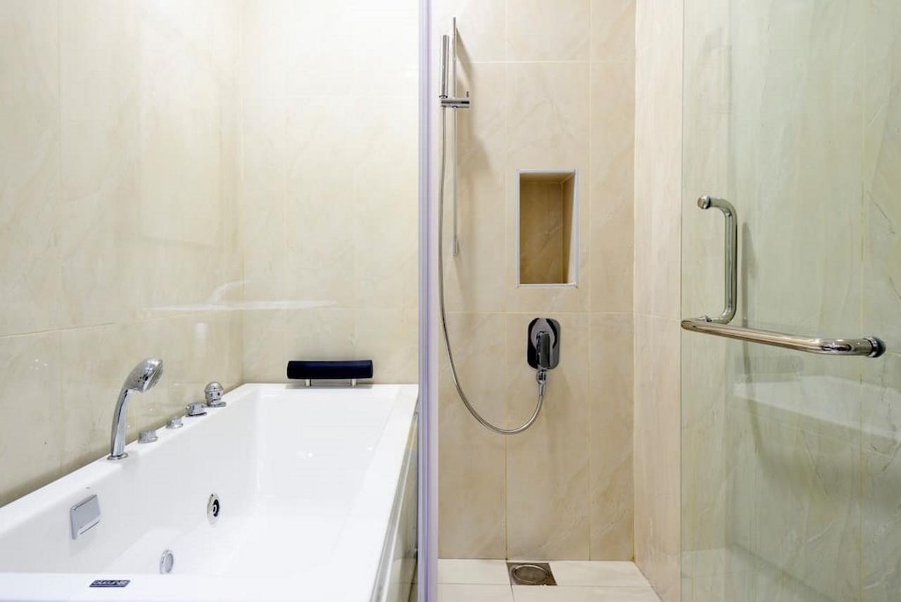 Paragon Suites Studios With Private Jacuzzi Near Ciq Rts Johor Bahru Exterior photo