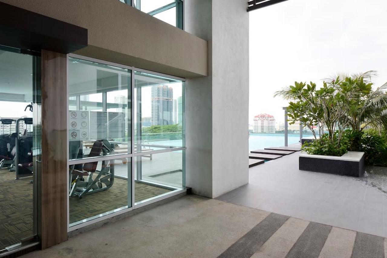 Paragon Suites Studios With Private Jacuzzi Near Ciq Rts Johor Bahru Exterior photo