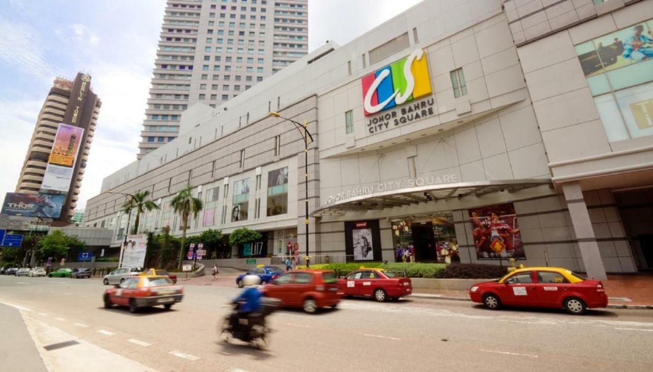 Paragon Suites Studios With Private Jacuzzi Near Ciq Rts Johor Bahru Exterior photo